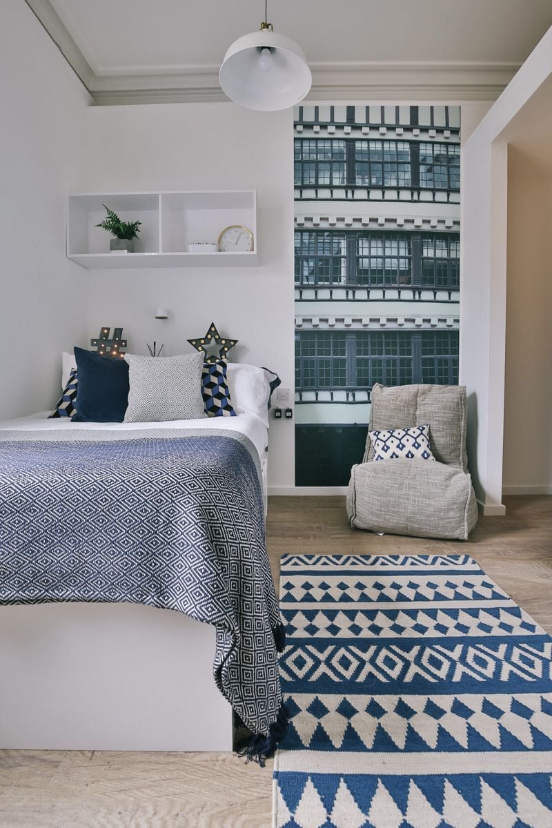 Classic Smaller 2 Bed Apartment - Shared Bathroom - room